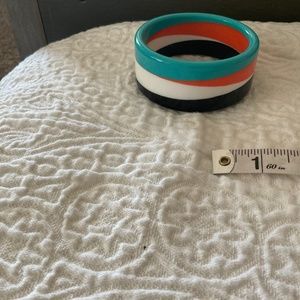Multi color geometric pattern bangle